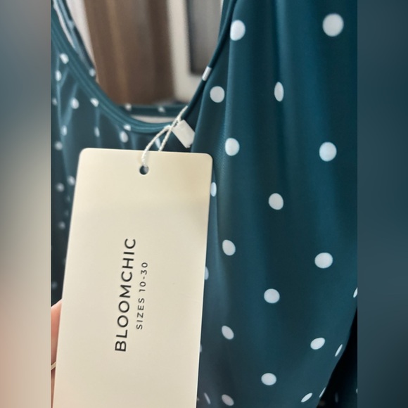 Swim top green and white - Picture 2 of 8